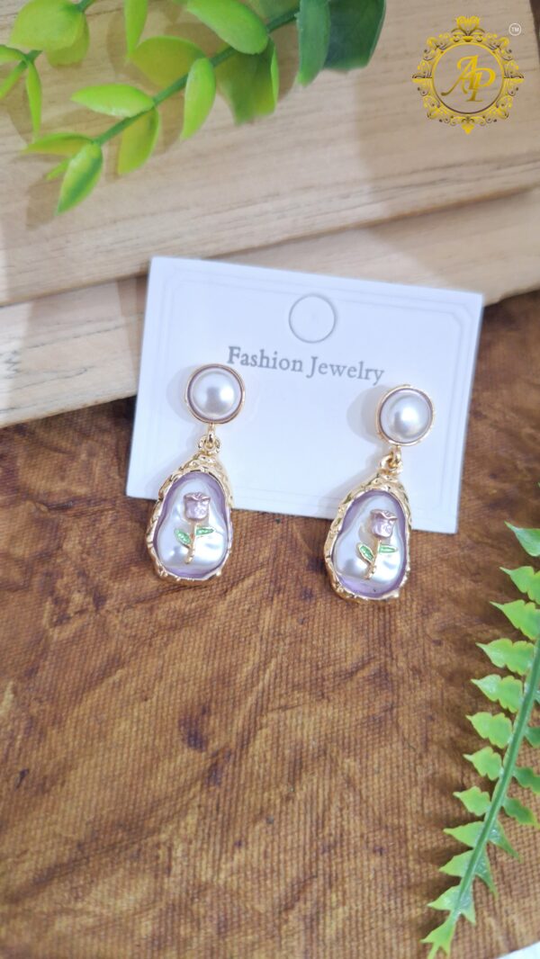 Elegant Pearl Drop Earrings with Vintage Rose Design – Classic & Artistic Finish